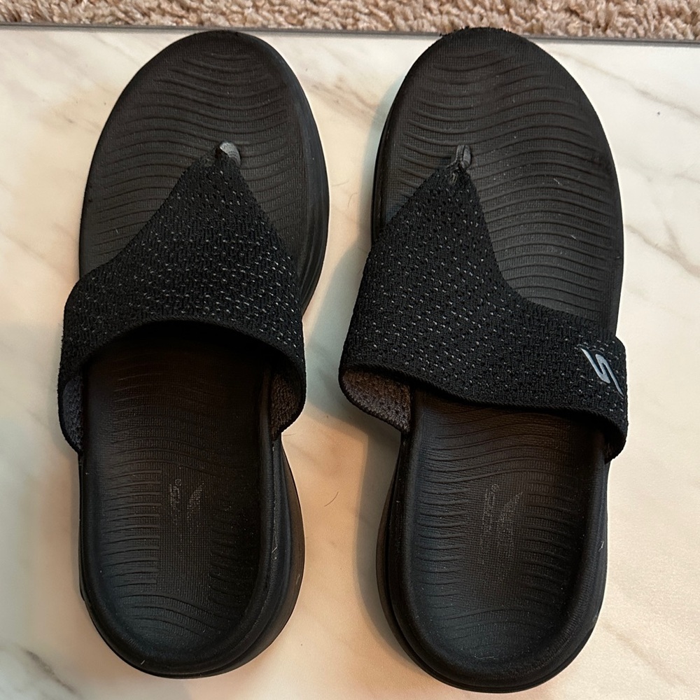 Skechers Women's Black Textured Sandals